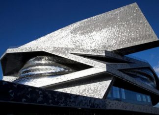 Jean Nouvel porte plainte contre la Philharmonie (détail) Jean Nouvel porte plainte contre la Philharmonie (détail)