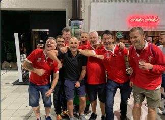 L’arbitre Jaco Peyper s’excuse pour son geste (détail) L'arbitre Jaco Peyper s’excuse pour son geste (détail)