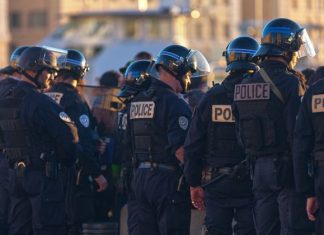 Manifestation des policiers à Paris pour une « marche de la colère » Manifestation des policiers à Paris pour une "marche de la colère"