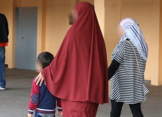 Une sortie scolaire annulée à cause d’une accompagnatrice voilée Une sortie scolaire annulée à cause d'une accompagnatrice voilée