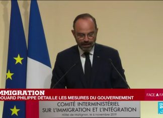 Édouard Philippe détaille ses mesures controversées sur l’immigration Édouard Philippe détaille ses mesures controversées sur l'immigration