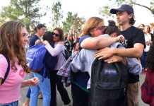 Fusillade dans un lycée à Los Angeles : Un mort et plusieurs blessés (détail) Fusillade dans un lycée à Los Angeles : Un mort et plusieurs blessés (détail)