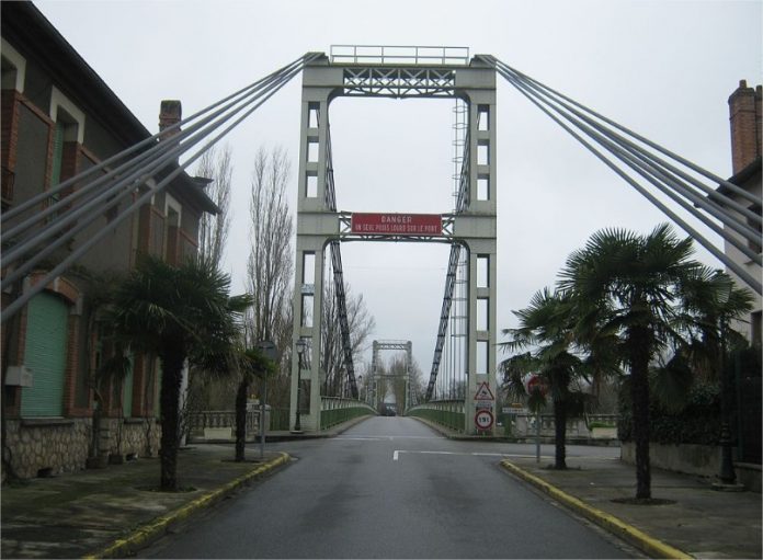 Le camion tombé avec le pont de Mirepoix-sur-Tarn pesait plus de 40 tonnes