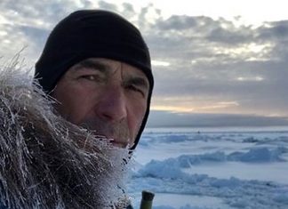 Mike Horn en difficulté près du pôle Nord, ses filles s’inquiètent Mike Horn en difficulté près du pôle Nord, ses filles s'inquiètent