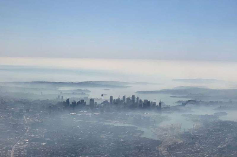 Sydney enveloppée mardi dans un épais brouillard toxique
