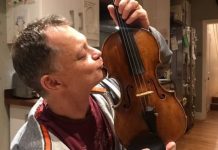Un violon de 310 ans oublié dans un train retrouvé (détail) Un violon de 310 ans oublié dans un train retrouvé (détail)