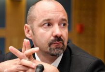 Affaire Benalla : Vincent Crase en garde à vue (détail) Affaire Benalla : Vincent Crase en garde à vue (détail)