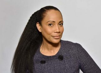 Christine Kelly : menacée de mort, elle appelle à l’aide (détail) Christine Kelly : menacée de mort, elle appelle à l'aide (détail)