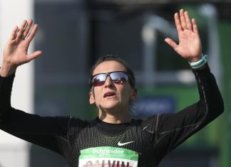 Clémence Calvin suspendue 4 ans, fait appel devant le Conseil d’État (détail) Clémence Calvin suspendue 4 ans, fait appel devant le Conseil d'État (détail)