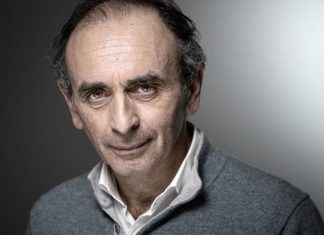 CNews mis en demeure par le CSA pour des propos d’Eric Zemmour (détail) CNews mis en demeure par le CSA pour des propos d'Eric Zemmour (détail)