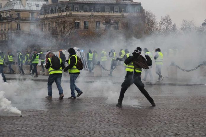 Gilets jaunes : brefs incidents à Paris pour l'acte LVI (détail)