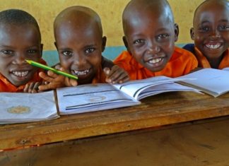 Kenya : Une pilule miracle contre l’absentéisme à l’école (détail) Kenya : Une pilule miracle contre l'absentéisme à l'école (détail)