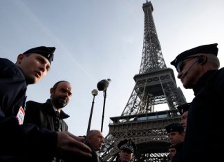 La menace terroriste « demeure élevée » en France (détail) La menace terroriste "demeure élevée" en France (détail)