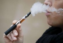 L’Académie de médecine conseille le vapotage pour arrêter de fumer (détail) L'Académie de médecine conseille le vapotage pour arrêter de fumer (détail)