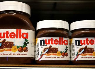 Les noisettes de Ferrero sont en partie cueillies par des enfants en Turquie (détail) Les noisettes de Ferrero sont en partie cueillies par des enfants en Turquie (détail)