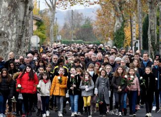 Pont effondré : une marche silencieuse à Mirepoix-sur-Tarn (détail) Pont effondré : une marche silencieuse à Mirepoix-sur-Tarn (détail)