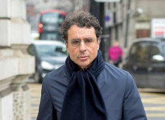 Alexandre Djouhri remis aux autorités judiciaires françaises (détail) Alexandre Djouhri remis aux autorités judiciaires françaises (détail)