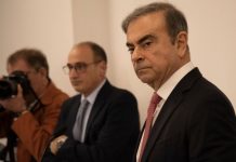 Carlos Ghosn réclame sa retraite chapeau à Renault (détail) Carlos Ghosn réclame sa retraite chapeau à Renault (détail)