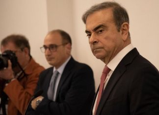 Carlos Ghosn réclame sa retraite chapeau à Renault (détail) Carlos Ghosn réclame sa retraite chapeau à Renault (détail)