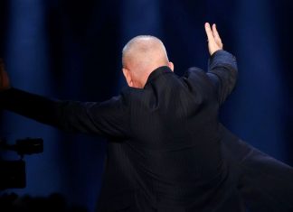 Jean Paul Gaultier annonce son « dernier » défilé (détail) Jean Paul Gaultier annonce son "dernier" défilé (détail)