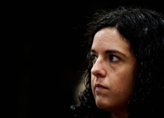 Manon Aubry s’explique après une offre de stage polémique Manon Aubry s'explique après une offre de stage polémique