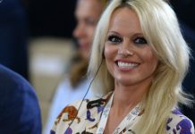 Pamela Anderson: un mariage en secret avec le producteur Jon Peters Pamela Anderson: un mariage en secret avec le producteur Jon Peters