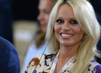 Pamela Anderson: un mariage en secret avec le producteur Jon Peters Pamela Anderson: un mariage en secret avec le producteur Jon Peters