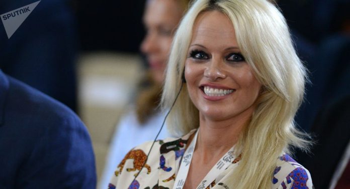 Pamela Anderson: un mariage en secret avec le producteur Jon Peters