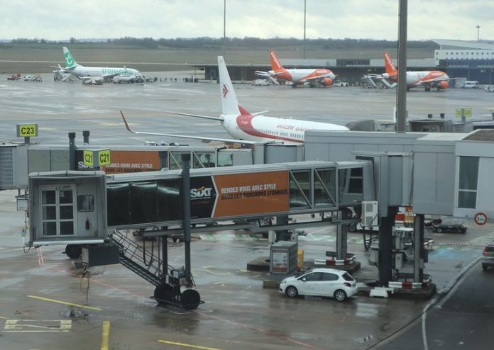 Un avion atterrit en urgence suite à un problème d'oxygène