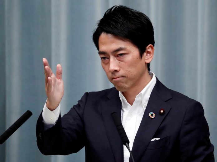 Un ministre japonais va prendre un congé paternité aménagé Un ministre japonais va prendre un congé paternité aménagé