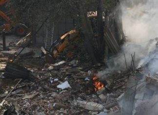 Usine de New Delhi : Un pompier tué et 18 blessés dans l’effondrement Usine de New Delhi : Un pompier tué et 18 blessés dans l'effondrement