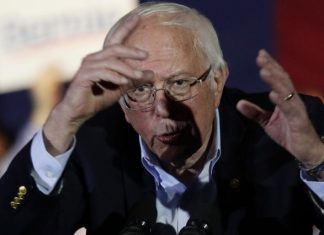 Bernie Sanders attaqué après sa défense de Fidel Castro (détail) Bernie Sanders attaqué après sa défense de Fidel Castro (détail)