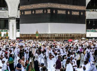 Coronavirus: l’Arabie saoudite suspend l’entrée des pèlerins (détail) Coronavirus: l'Arabie saoudite suspend l'entrée des pèlerins (détail)