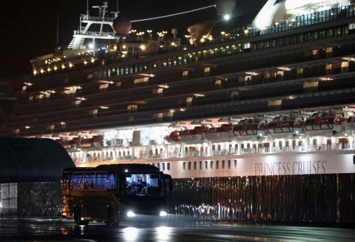 Coronavirus- les Américains quittent le navire contaminé (détail) Coronavirus: les Américains quittent le navire contaminé (détail)