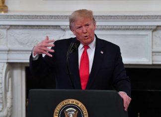 Donald Trump prédit que le coronavirus disparaîtra à cause de « la chaleur » Donald Trump prédit que le coronavirus disparaîtra à cause de « la chaleur »