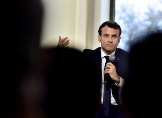 Emmanuel Macron défend le « droit au blasphème » (détail) Emmanuel Macron défend le "droit au blasphème" (détail)