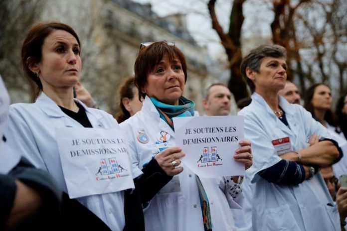 Hôpital: Plus de 300 médecins chefs démissionnent (détail)
