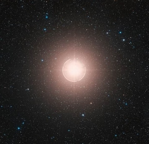 La luminosité de l'étoile Bételgeuse faiblit encore (détail) La luminosité de l'étoile Bételgeuse faiblit encore (détail)