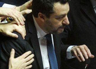 Matteo Salvini devant la justice pour avoir bloqué un bateau de migrants (détail) Matteo Salvini devant la justice pour avoir bloqué un bateau de migrants (détail)