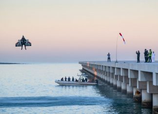 Vince Reffet survole Dubaï en jetpack (Vidéo) Vince Reffet survole Dubaï en jetpack (Vidéo)