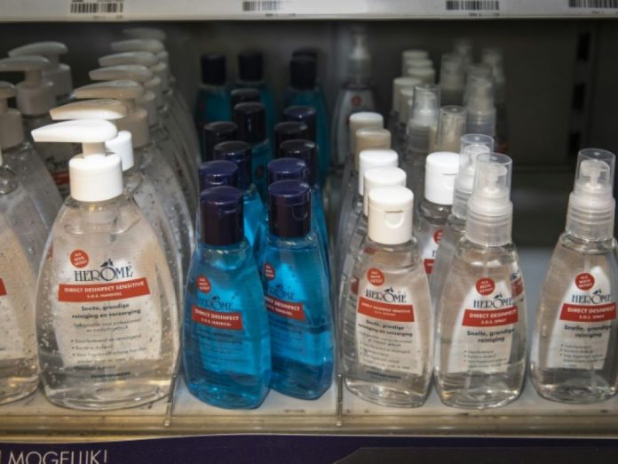 Coronavirus: Les pharmacies vont pouvoir fabriquer du gel hydroalcoolique, son prix fixé par l'Etat