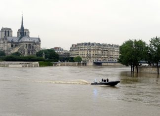 La crue de la Seine à Paris vue des réseaux sociaux (détail) La crue de la Seine à Paris vue des réseaux sociaux (détail)