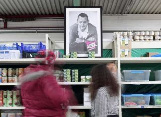 Les Restos du cœur redoutent une baisse des dons à cause du coronavirus (détail) Les Restos du cœur redoutent une baisse des dons à cause du coronavirus (détail)