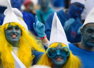 Rassemblement de Schtroumpfs à Landerneau en Bretagne Rassemblement de Schtroumpfs à Landerneau en Bretagne