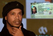 Ronaldinho arrêté en possession d’un faux passeport (détail) Ronaldinho arrêté en possession d'un faux passeport (détail)
