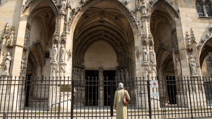 Coronavirus France EN DIRECT : Les lieux de culte ne rouvriront pas en mai