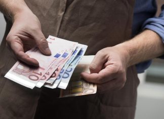 Coronavirus France EN DIRECT : Peu de risque de contagion par les billets en Coronavirus France EN DIRECT : Peu de risque de contagion par les billets en