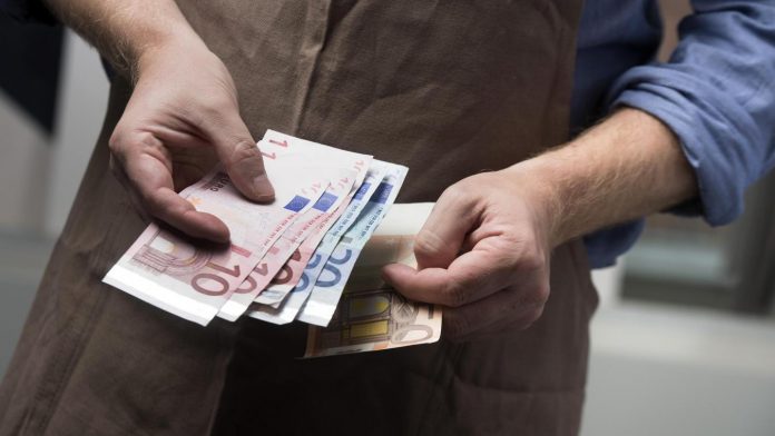 Coronavirus France EN DIRECT Peu de risque de contagion par les billets en Coronavirus France EN DIRECT : Peu de risque de contagion par les billets en