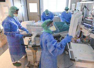 Le coronavirus pourrait se transmettre en parlant selon un responsable américain Le coronavirus pourrait se transmettre en parlant selon un responsable américain