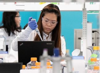 Vaccin Coronavirus : le premier essai sur l’homme en Europe (détail) AstraZeneca et l'université d'Oxford annoncent un vaccin efficace à 70 % (détail)